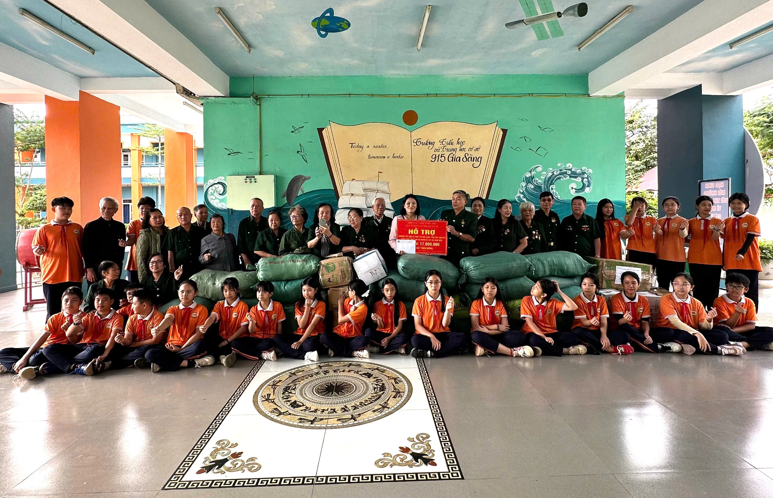 THANH XUÂN MÙA GIAO THỜI: LỬA TRUYỀN THỐNG VẪN RỰC CHÁY