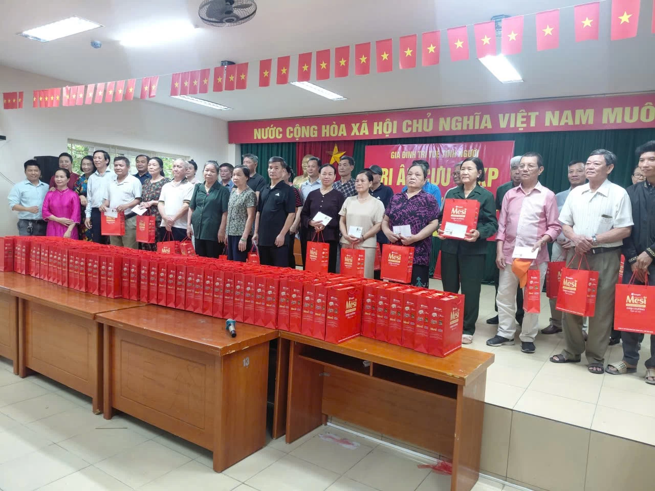 HỘI CỰU TNXP THÀNH PHỐ HÀ NỘI ĐẨY MẠNH PHONG TRÀO THI ĐUA “Ý ĐẢNG - LỜI BÁC, SÁNG MÃI TRUYỀN THỐNG TNXP THỦ ĐÔ ANH HÙNG”